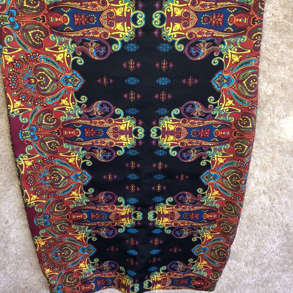 Patterned fitted midi skirt